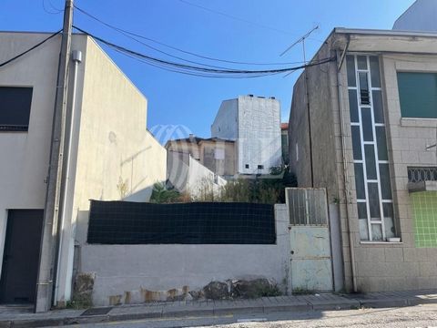 Terreno com PIP aprovado para construção de moradia com 320 m2, distribuida por dois pisos, em Rio Tinto, Porto. Localizado no centro de Rio Tinto, próximo da igreja matriz, comércio e serviços, estabelecimentos de ensino e transportes. Fica ainda a ...