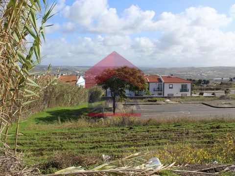 Lote de 451m2 para construção de moradia isolada com área de construção de 216m2. Localização privilegiada a poucos minutos da Praia da Peralta, Praia do Areal e Praia da Areia Branca, entre outras. O loteamento tem excelente exposição solar, perto d...