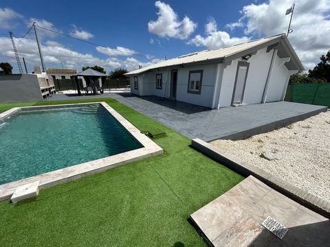 Het is allemaal nieuwbouw onlangs voltooid zeer rustige omgeving, en met gemakkelijke toegang, Almoradi ligt op 1 km en de landgoederen op 200 meter van het huis, er zijn verschillende huizen in de buurt met buren Features: - SwimmingPool