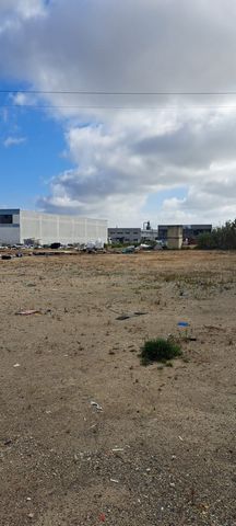 Localizado na zona Industrial Quinta dos Machados, em Alhos Vedros, concelho da Moita encontra-se este excelente Terreno Urbanizável, com capacidade construtiva de 70% em regime de indústria. As principais características são: - Terreno plano com 504...