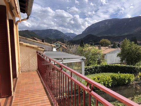 This 3 bedroomed property occupies an elevated postion in a quiet cul de sac a short walk to the centre of the town of Quillan. The living accommodation comprising entrance hall, living room with doors to terrace, separate kitchen, 3 bedrooms and a b...