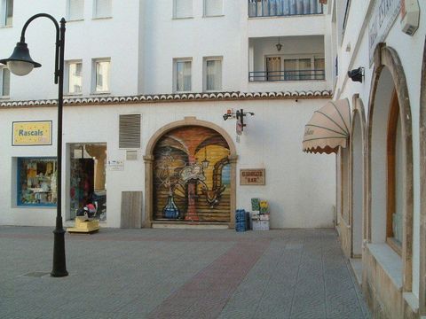 Bar im Herzen von Moraira zu verkaufen Dieser etablierte Gastronomiebetrieb in Moraira bietet eine attraktive Gelegenheit für Unternehmer. Die Bar ist vollständig eingerichtet und betriebsbereit. Die Lage im Zentrum des Ortes ist äußerst günstig und ...