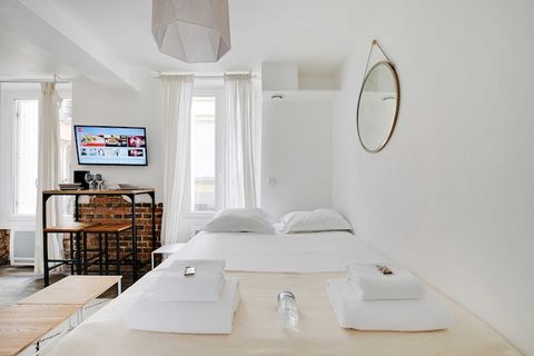 Checkmyguest vous propose un charmant studio de 18 m², idéalement situé dans le quartier animé de la Roquette, dans le 11e arrondissement de Paris. Cette adresse bien équipée vous promet des séjours inoubliables, à proximité de l'Atelier des Lumières...