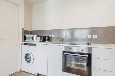 Profitez du calme de Levallois et de sa proximité avec le centre de Paris grâce à ce superbe appartement pouvant accueillir jusqu'à 4 personnes. L'emplacement vous permettra de vous déplacer rapidement et facilement dans la capitale grâce à de nombre...