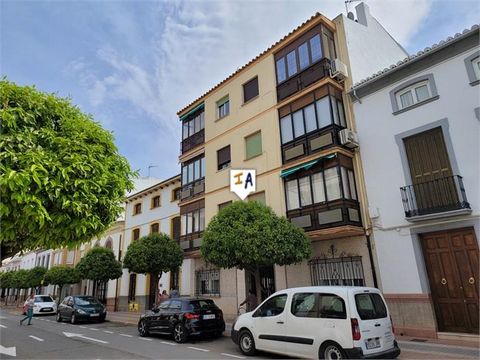 Este apartamento amueblado de 3 dormitorios está situado en el corazón de la hermosa ciudad de Campillos, en la provincia de Málaga de Andalucía, España, situado en la calle principal, ideal para disfrutar de todas las festividades y desfiles locales...