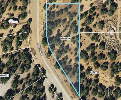 This .60-acre lot in Old Irontown, an unincorporated community in Iron County, Utah, is an exceptional opportunity to build your dream home in a serene, natural setting. Located within the Dixie National Forest & approximately 22 miles (35 km) from C...