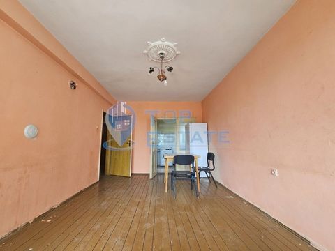 Top Estate Real Estate ti offre un appartamento in mattoni con due camere da letto in un edificio monolitico ben tenuto nel quartiere. Kartala, città di Kartala Veliko Tarnovo. Vicino alla proprietà ci sono negozi, fermate dei mezzi pubblici, un parc...