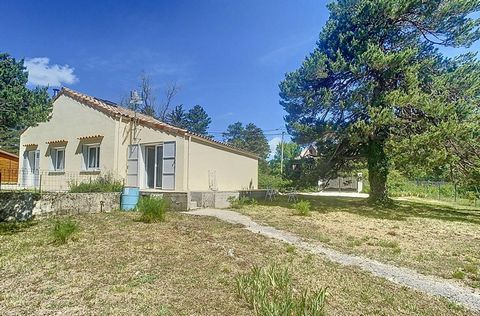 Maison entièrement rénovée et prête a vivre Au rez de chaussée, elle se compose d un salon séjour très lumineux avec son poêle a bois, d un cuisine ouverte et semi équipée, d un coin bureau, d une grande chambre avec sa salle d eau et son toilette, u...