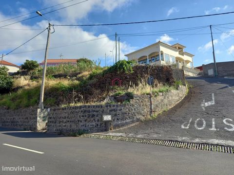 Este terreno privilegiado, situado a apenas 3 minutos do aeroporto e do centro da cidade de Santa Cruz, é uma oportunidade única para quem busca uma localização estratégica e uma vista deslumbrante para o mar. Com uma área de 270m2, este terreno ofer...