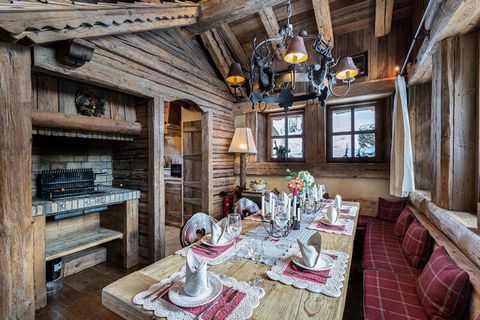 MEGEVE - Rochebrune Le Chalet Escalade est une promesse de dépaysement, de détente et de calme. Niché sur les hauteurs de Rochebrune à moins de cinq minutes à pied des pistes, la nature environnante et son large jardin vous invite à vous ressourcer. ...