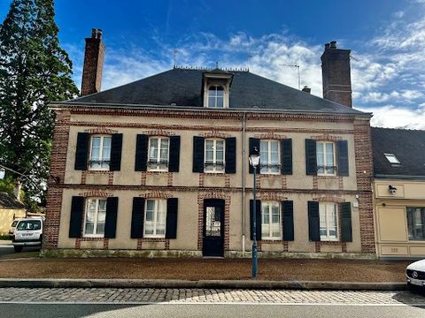 Eure et Loir, parc naturel régional du Perche, environ 120 km à l'ouest de PARIS, proche de VERNEUIL SUR AVRE (gare SNCF pour PARIS) dans une charmante petite ville de caractère avec un grand parc de château, étangs et orée forêt, très belle DEMEURE ...