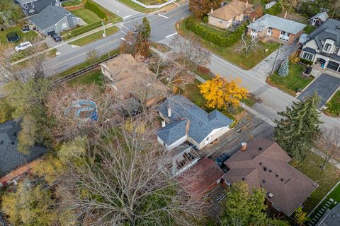 This is Your Chance to Create Something Extraordinary in South Oakville. Situated on a prime 60′ lot in the highly sought-after West Oakville neighbourhood, this bungalow offers endless potential. Whether you’re envisioning a custom-built masterpiece...