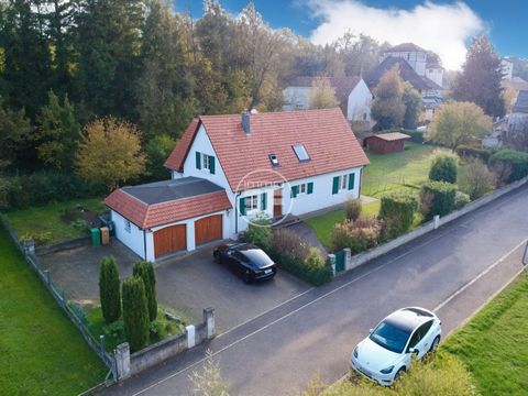 Exklusivität IMMO3F: Hervorragendes Einfamilienhaus in absoluter Ruhe in Hésingue Entdecken Sie dieses prächtige Haus im Herzen von Hésingue (68220). Mit einer Gesamtfläche von 295 m², davon 161 m² Wohnfläche, auf einem großzügigen Grundstück von 875...