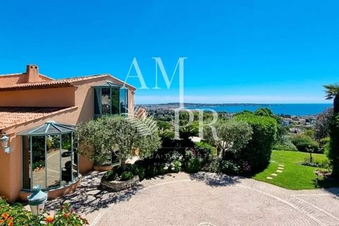 On the outskirts of Cannes, set in a private gated estate, this luxury villa boasts magnificent sea views. Built on a magnificent flat plot of 1679m² landscaped with thousands of Mediterranean species. The villa comprises a living room, dining room, ...