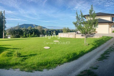 Located in Publier (74500), this charming 4-room house of 123 m² overlooking Lake Geneva was built in 2019. The area offers a peaceful setting ideally located between Thonon and Evian-Les-Bains. Just a few minutes away, you will find schools, local s...