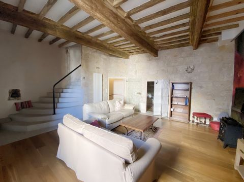 Superb renovation for this 11th century village house located in the heart of Loupian and close to all amenities. Come and let yourself be charmed by the volumes and the cachet of this exceptional property! On the ground floor, a huge modern kitchen ...