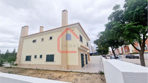 Independent House Pinhal Novo Rua Almada Negreiros Sale of Detached House T5 in Pinhal Novo ? Vila Serena Unique opportunity! This spacious two-storey villa, located in the Vila Serena Urbanization, in Pinhal Novo, was originally T6, now transformed ...