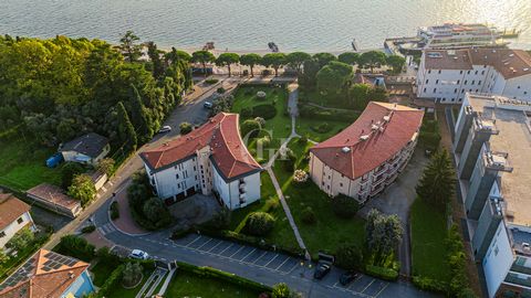 Questo appartamento gode di una posizione davvero strategica, situato a pochi passi dal Lungolago di Maderno, una delle aree più apprezzate del Lago di Garda, perfetta per chi desidera vivere immerso nella tranquillità e bellezza della natura lacustr...