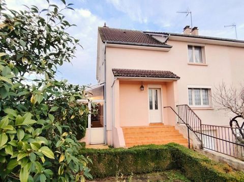 A BROU, proche des commerces, Romuald JAULNEAU 06.56.81.65.12 vous propose une MAISON SUR SOUS SOL total de 97 m² habitable comprenant au rez de chaussée chaussée une entrée avec un espace rangement, une cuisine aménagée, le séjour de 26 m², wc. A l'...