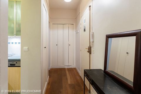 MOBILITY LEASE ONLY: To rent this flat, you must be coming to Paris for work, on a business trip or as a student. This lease is not suitable for tourist stays. Close to the Place St Sulpice and Mabillon, charming apartment of 50m2. The apartment is l...