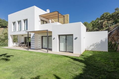 IMPORTANT FOR FURTHER INFORMATION AND A PROMPT REPLY, PLEASE LEAVE A TELEPHONE NUMBER. MODERN CONTEMPORARY STYLE VILLA LOCATED IN THE EXCLUSIVE URBANISATION OF MADROÑAL. THIS URBANISATION IS LOCATED IN THE MUNICIPALITY OF BENAHAVIS, A NATURAL SETTING...