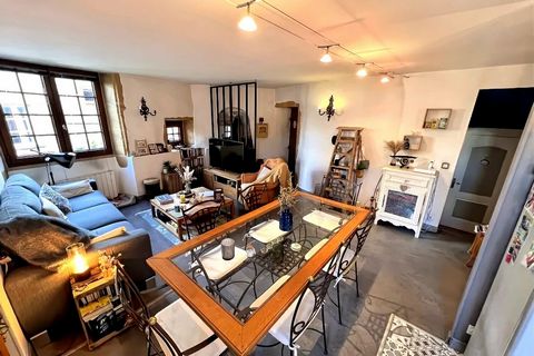 SELECTIONNE EN EXCLUSIVITE POUR VOUS ! CENTRE HISTORIQUE - CACHET DE L'ANCIEN- APPARTEMENT 4 PIECES- 3 CHAMBRES- CALME- A 5 mn à pied de la gare, 25 mn de Lyon, à l'ARBRESLE, dans le centre du 