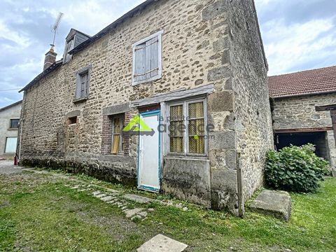 Votre Petite Agence GUERET vous propose à la vente cet ensemble de deux maisons Située sur la commune de la Chapelle Taillefert, découvrez cet ancien commerce composé de deux habitations. Aménagée sur 2 niveaux, la maison principale comprend un séjou...