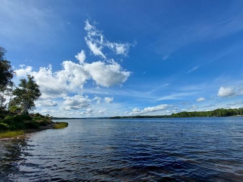 Oproep aan alle exclusieve klanten! Kavel 23 Sky Way Grote Haven. Dit is je kans om een stukje paradijs te bezitten aan het prachtige Bras dOr-meer in Cape Breton, Nova Scotia. Met 238 voet (100 meter) ongerepte waterkant is dit pand de droom van een...