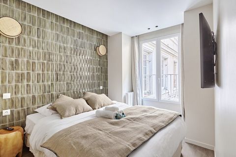 Bienvenue dans notre superbe appartement au coeur du Marais. Chaleureux, moderne, élégant, décoré par des professionnels et entièrement équipé, il est idéalement situé au coeur du Marais. Vous aurez la chance de découvrir deux ambiances parisiennes u...