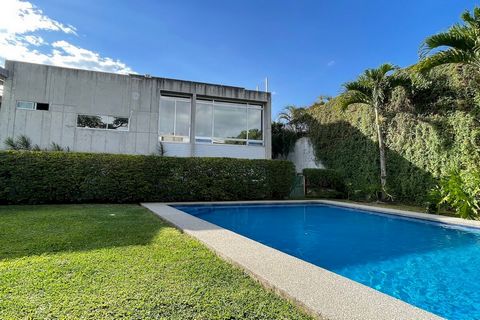 Property-RC1407 Beautiful Modern Apartment in Tremont Condominium, Trejos Montealegre, Escazú. A single floor. 2nd floor. Living room, dining room, kitchen. 2 bedrooms (the main one with walk in closet, bathroom with shower), 2 bathrooms (the seconda...