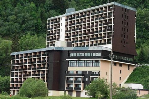 Ce charmant studio de 21 m² est situé au coeur de Chamrousse 1650 (Le Recoin), offrant un accès facile aux pistes et aux activités environnantes. Situé au 11ème étage d'une résidence avec ascenseur, le studio dispose d'un balcon exposé est, idéal pou...