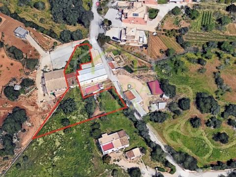 ¡Construye la Casa de tus Sueños en este Entorno Idílico del Algarve! Esta propiedad única ofrece una oportunidad extraordinaria para crear tu santuario personal en un ambiente tranquilo y sereno. Ubicada en las pintorescas tierras de Boliqueime, en ...