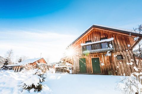 Erleben Sie die Ruhe der grünen Steiermark in diesem wunderschön gelegenen Chalet, das auf 100 m² einladend Platz für bis zu 9 Personen bietet. Dieses charmante Refugium verfügt über 4 komfortable Schlafzimmer, ein Badezimmer mit einer entspannenden ...