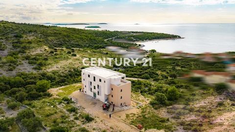 PRIMOŠTEN, DOLAC - LUXURIOUS NEW BUILDING, PENTHOUSE WITH BEAUTIFUL SEA VIEW! In Dolac, not far from Primošten, a PENTHOUSE is for sale on the 3rd floor of a building that extends over 4 floors (ground floor and 3rd floor) with a total of 8 apartment...