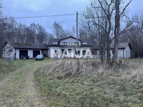 Te koop: een ruim en gezellig huis op het eiland Saaremaa, gelegen in het dorp Vintri, gemeente Salme – het meest zuidelijke gebied van Saaremaa op het schiereiland Sõrve. De indeling van het huis omvat een keuken, woonkamer, eetkamer, vier slaapkame...