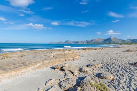 Das Anwesen mit seiner atemberaubenden Aussicht auf das Mittelmeer bietet einen idealen Rückzugsort für bis zu 5 Gäste, perfekt für einen ruhigen und erholsamen Urlaub. Diese einstöckige Wohnung verfügt über drei Schlafzimmer: eines mit einem Doppelb...