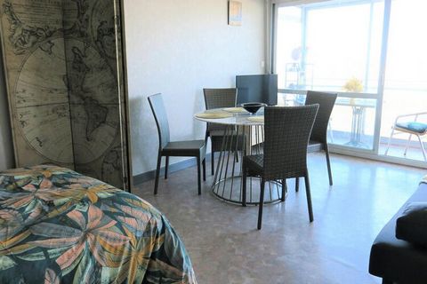 Nr. 845 - Appartement met loggia/terras ZEEZICHT met uitzicht op de jachthaven, op de 3e verdieping met lift van de Résidence La Frégate, rue Anatole Le Braz in Perros-Guirec, inclusief: 1 woonkamer met TV, slaapbank (geschikt voor 2 personen) en 1 s...