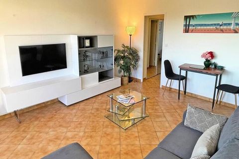 2-Zimmer-Wohnung von 47m² - Résidence Le Maxime 3. Etage mit Aufzug - maximal 4 Personen Apartment mit geräumigen Zimmern und einem Schlafzimmer im Stadtzentrum von Sainte-Maxime, ideal, um alles zu Fuß zu erledigen. Es bietet eine private Terrasse n...