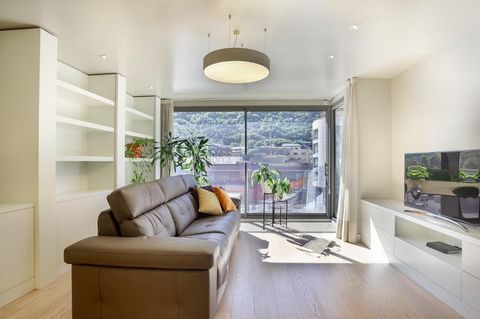 In the commercial heart of Andorra la Vella, we have this exclusive and luxurious 280 m² apartment, with an ultra-modern design, to buy, in a prestigious recently built building. The property occupies an entire floor of the building. The centerpiece ...