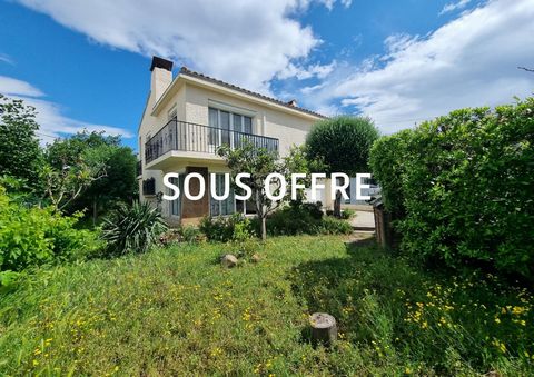 Maison 3 faces avec garage, 3 chambres et jardin