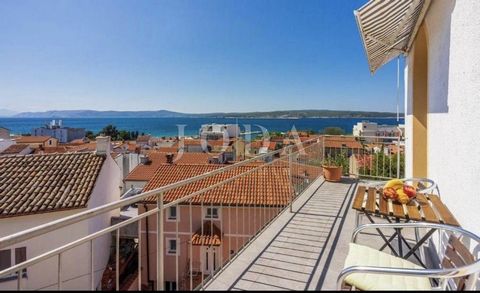 Location: Primorsko-goranska županija, Crikvenica, Crikvenica. For sale is an apartment with a total area of 34 m², situated in an excellent location – just a few steps from the sea, the city center, and all essential amenities. The apartment consist...