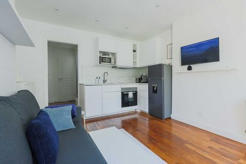 Checkmyguest vous propose cet appartement moderne de 28 m², situé au 3e étage avec ascenseur, rue Rennequin, dans le 17e arrondissement. Alliant confort et tons chaleureux, il offre le cadre idéal pour votre séjour à Paris. Ce quartier est un excelle...