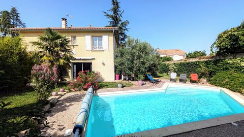 Maison familiale avec piscine au Cœur de St Genis les Ollières