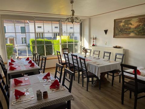 restaurant au bord d'une route principale ,avec 50 places de parking