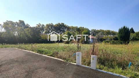 Terrain plat 1180 m2 viabilisé libre tout constructeur