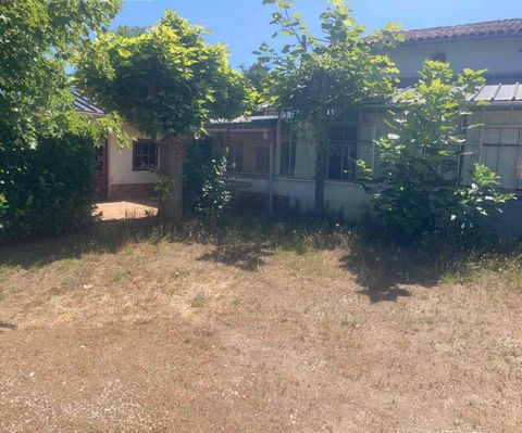maison située sur la commune de Chamadelle de 154 m2 avec un terrain de 1200 m2 et ses dépendances