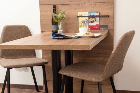 Die Ferienwohnungen verfügen über: schöne private Terrasse voll ausgestattetete Küchenzeile Kühlschrank, Gefrierfach, Mikrowelle, Cerankochfeld und Spülmaschine Bad mit bodenebener Dusche, Handtüchern Schlafzimmer mit modernem Boxspringbett, Bettwäsc...