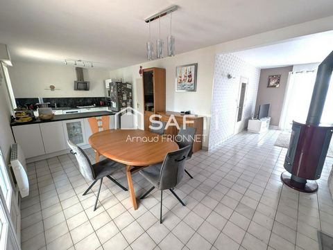Grande maison composée de 5 chambres sur sous sol et agréable jardin.