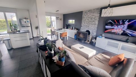 Maison d'environ 117 m² sur terrain de 461 m² à GUIPEL