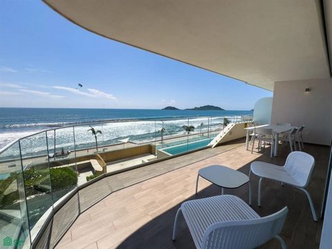 Découvrez le mélange parfait de confort, d’élégance et d’emplacement imbattable avec ce superbe condo en bord de mer dans la prestigieuse tour Crystal Bay, située directement en face de l’emblématique Malecón de Mazatlán. Réveillez-vous chaque matin ...